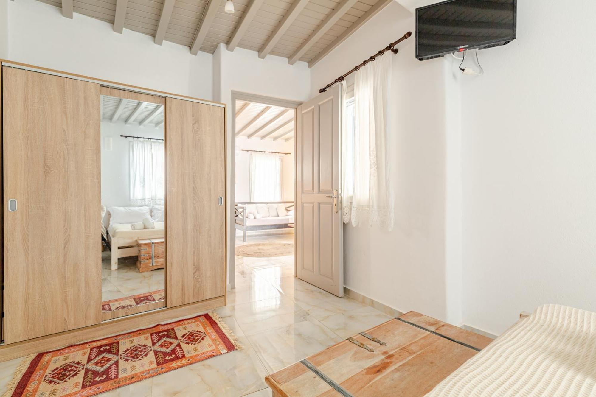 Elenitas Beach House In Ornos Exterior foto