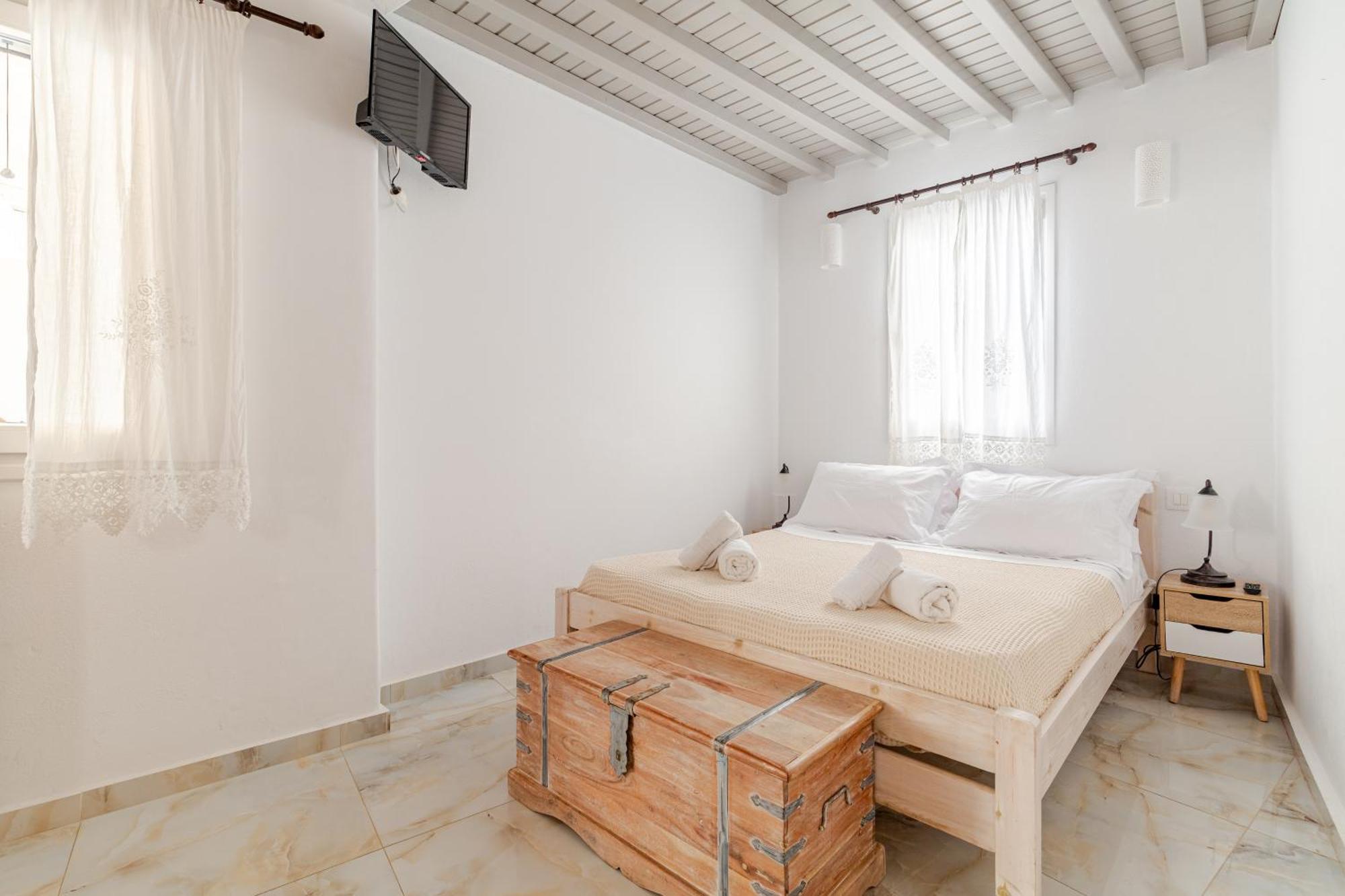Elenitas Beach House In Ornos Exterior foto